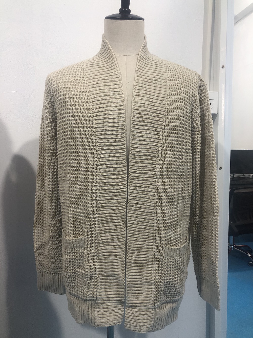 Nouveaux vêtements pour hommes mode décontracté à manches longues revers tricoté pull hommes vêtements d'extérieur