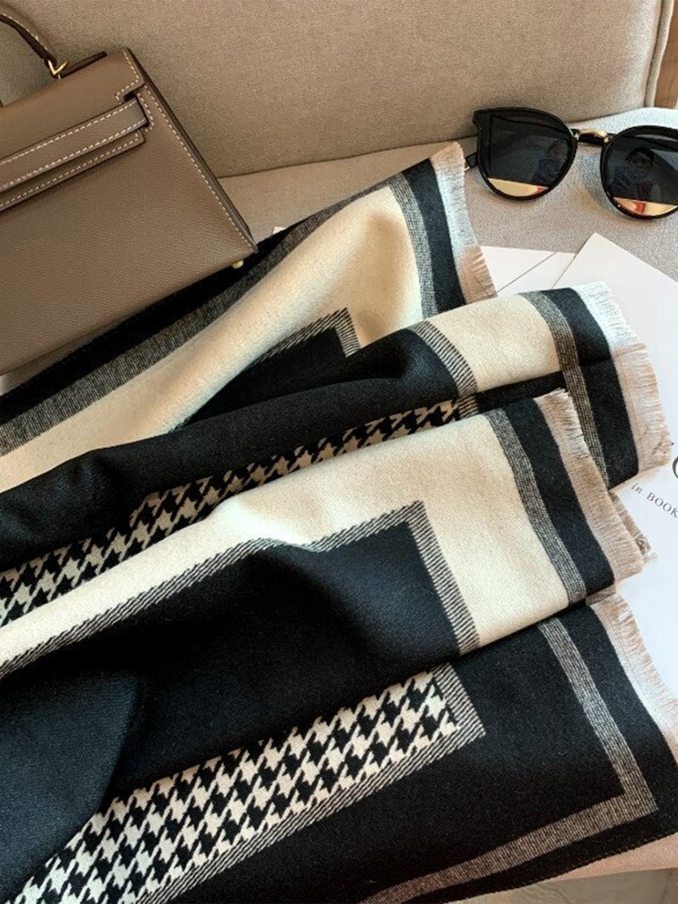 Écharpe noire Premium pour femmes, à la mode, Style coréen, polyvalente, chaud, chauffe-cou, grand Pashmina, vêtements d'extérieur, haut de gamme, hiver 2023