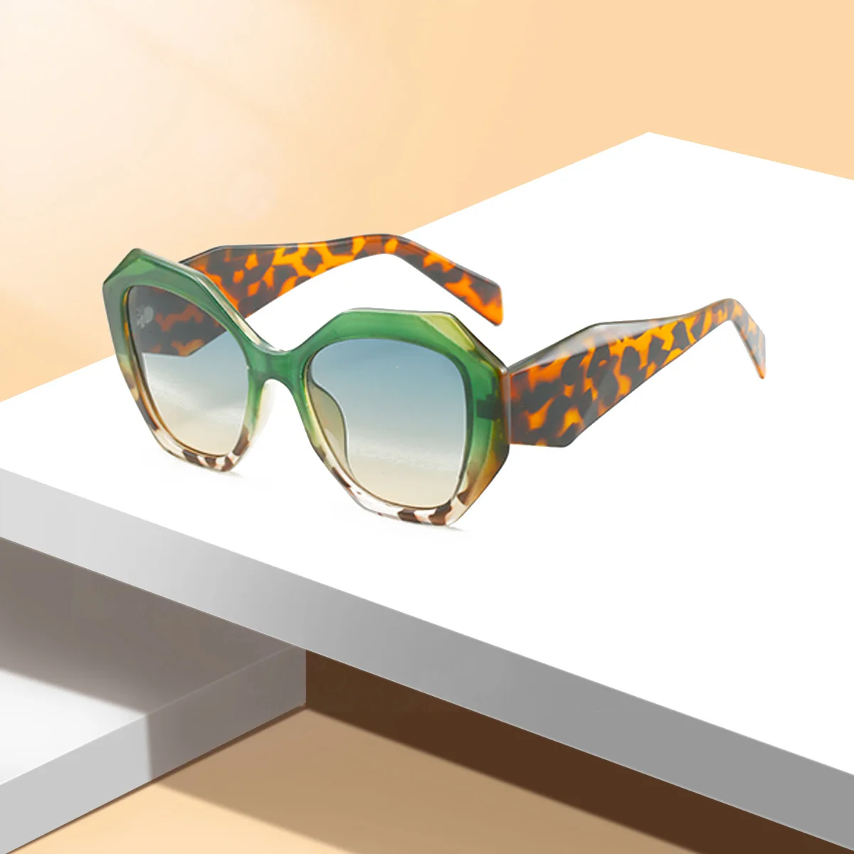 Lunettes de forme géométrique pour femmes, verres colorés, angle à double faisceau, grande taille, lunettes décoratives à la mode