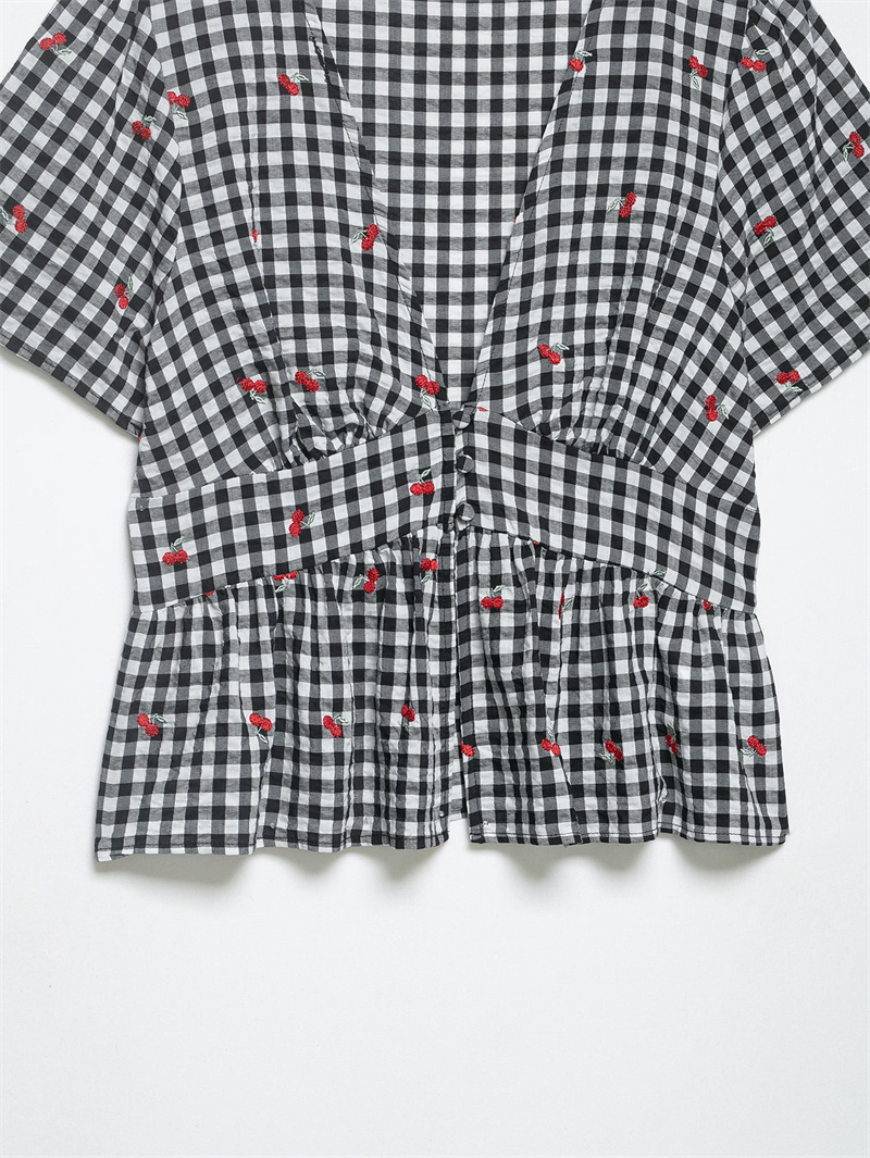 Haut brodé à carreaux pour femme, nouvelle collection été 2026, col en V, style vacances, chic et original