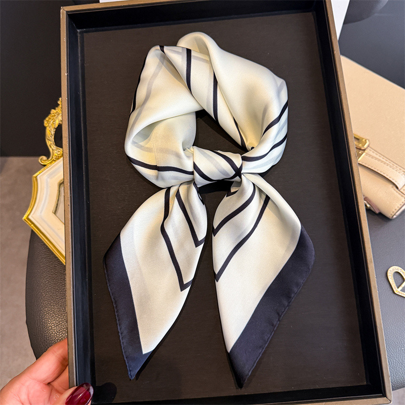 Foulard carré de luxe en satin à rayures pour femme, bandeau de créateur simple, bandana, accessoire pour cheveux