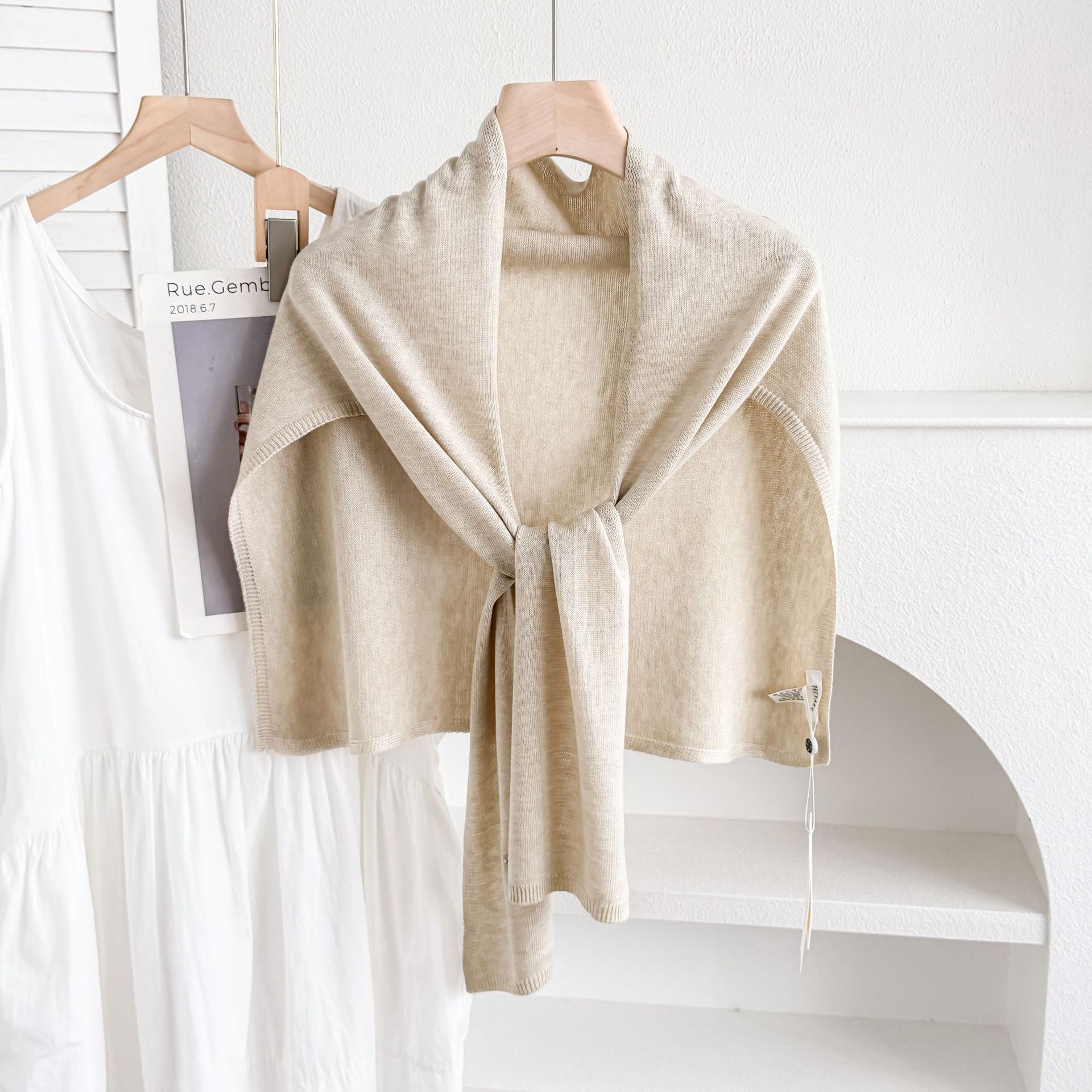 1 châle tricoté haut de gamme pour femme, style fin d'été avec gilet noué, idéal pour les pièces climatisées au printemps et en automne