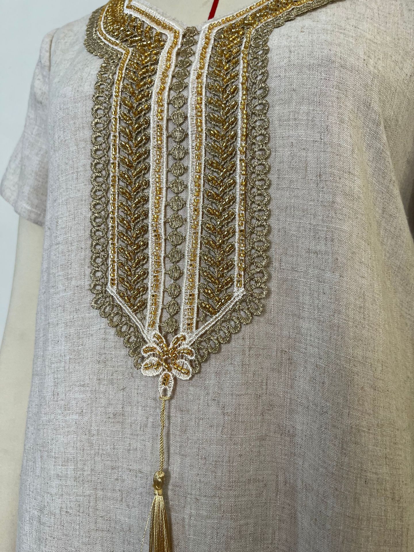Ensemble 2 pièces tendance pour femme musulmane du Moyen-Orient : Manteau et robe intérieure en coton et lin, brodés de perles, couleur abricot, style simple et basique