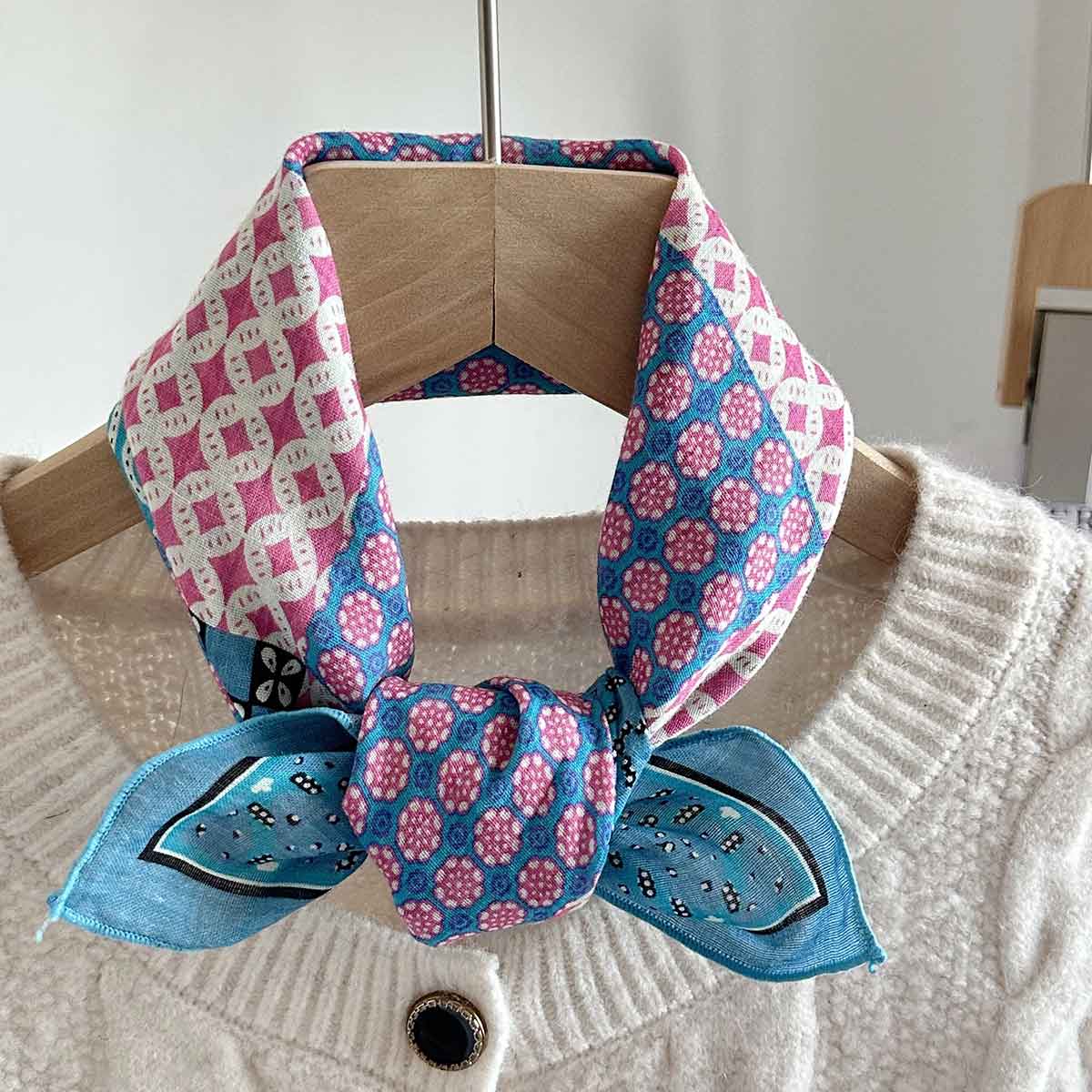 Nouvelle écharpe en soie pour femmes, petite, douce pour la peau et de style bohème, petite écharpe carrée polyvalente à imprimé floral, printemps et été