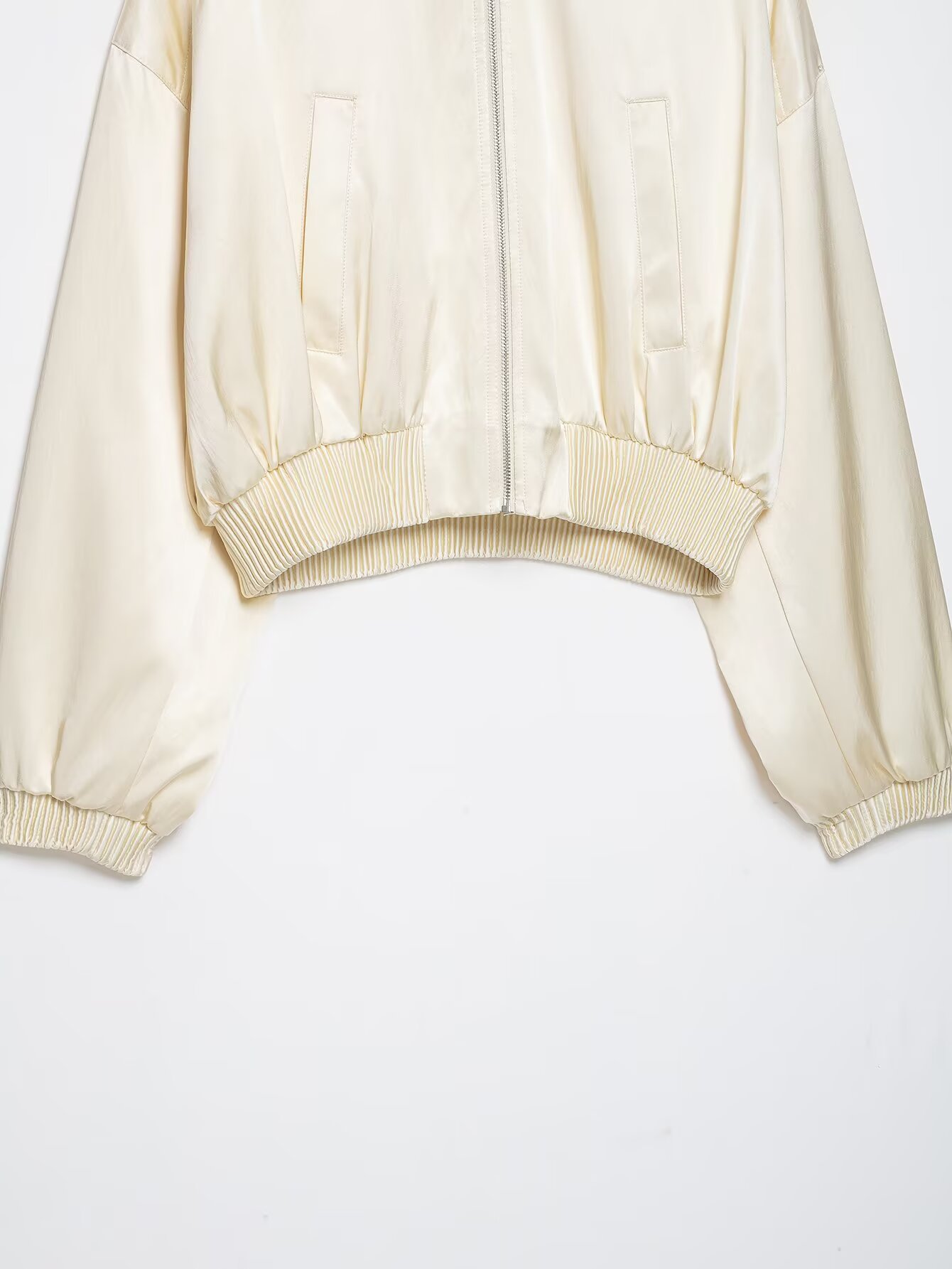 BSAY Veste Courte Femme Vintage Élégante en Satin, Col Côtelé, Fermeture Éclair, Poches, Manches Raglan Amples, Style Baseball Décontracté