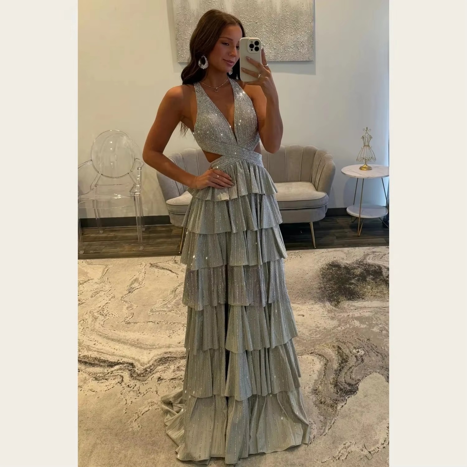 Robes de soirée maxi à col en V et à bretelles pour femmes, avec volants superposés et découpe à la taille, idéales pour les mariages, les réceptions et les événements formels.