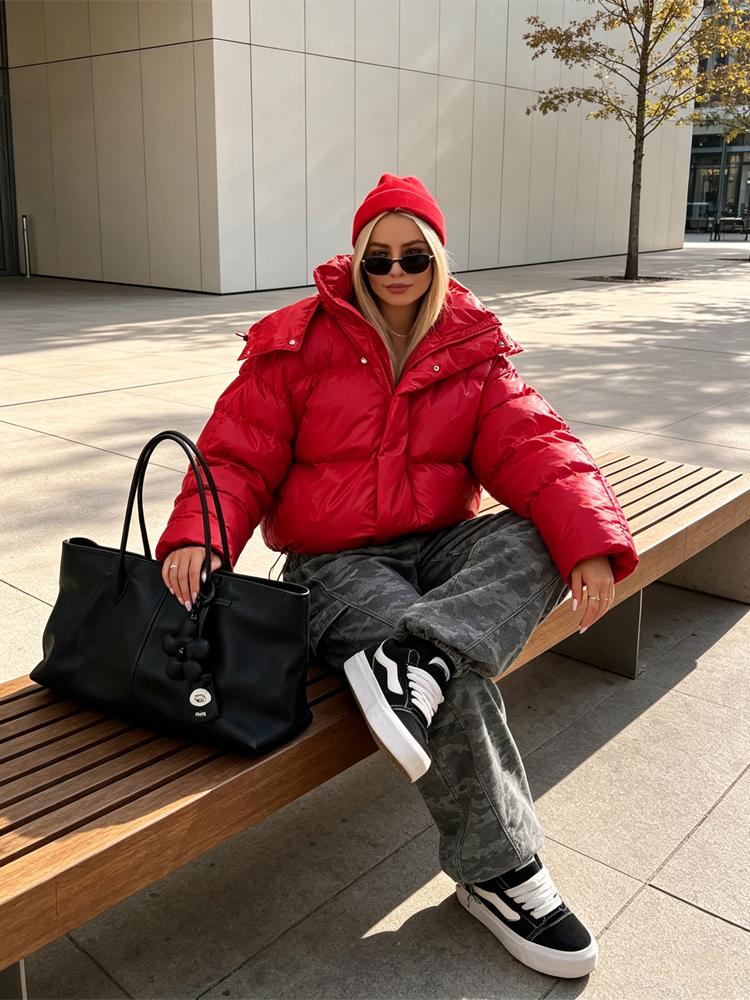Veste matelassée à capuche rouge vif pour femme, col oversize, matelassage horizontal, épaisse et rembourrée, coupe courte, manteau chaud d'hiver