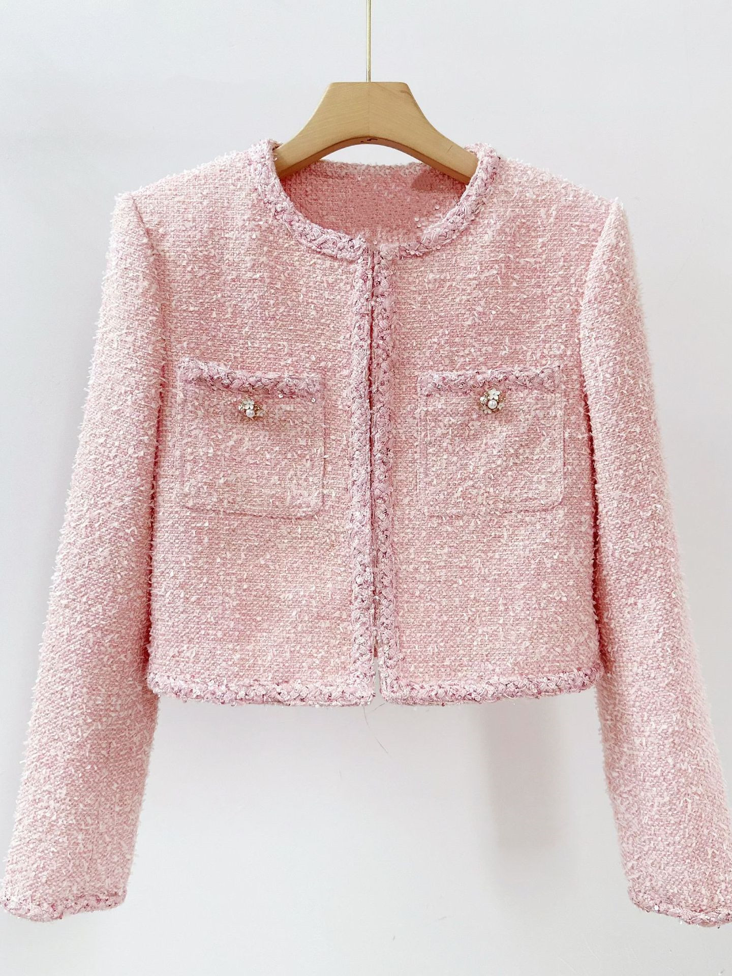 Veste en tweed rose pour femme à manches longues et col rond, ou mini-jupe plissée évasée avec ceinture