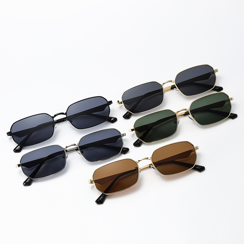 Mode petites lunettes de soleil carrées en métal hommes femmes en plein air décontracté couleur lentille lunettes de soleil Vintage Triangle jambes conception lunettes