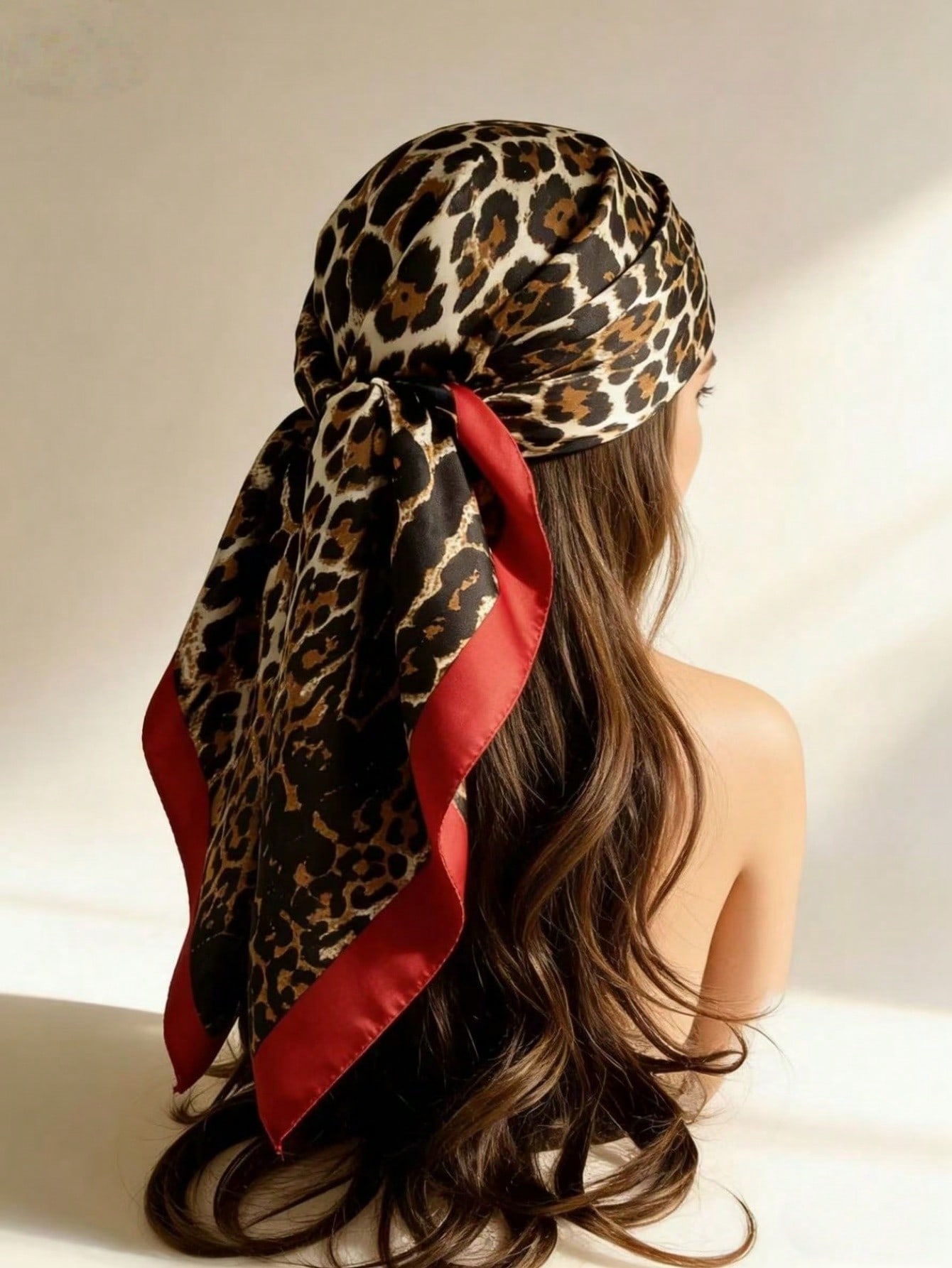 Bandana bohème pour femmes, écharpe carrée léopard, foulard décontracté pour la tête et le cou, adapté pour la nuit, pour envelopper la poitrine et dormir.