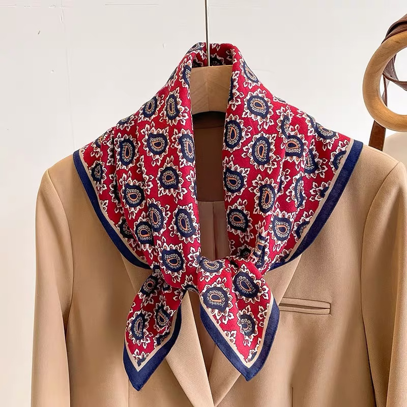 Foulard carré en satin doux imprimé de luxe 70 cm pour femme, châle, hijab, écharpe, ruban pour cheveux, bandeau, bandana tendance
