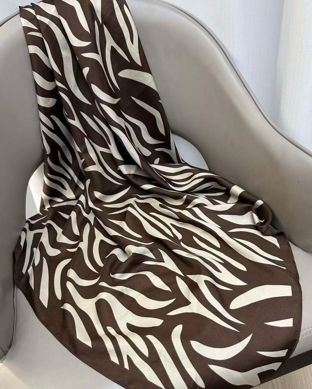Foulard de luxe en Satin doux pour femmes, écharpe carrée imprimée à rayures d'animaux, châle en sergé, Hijab, 90x90CM