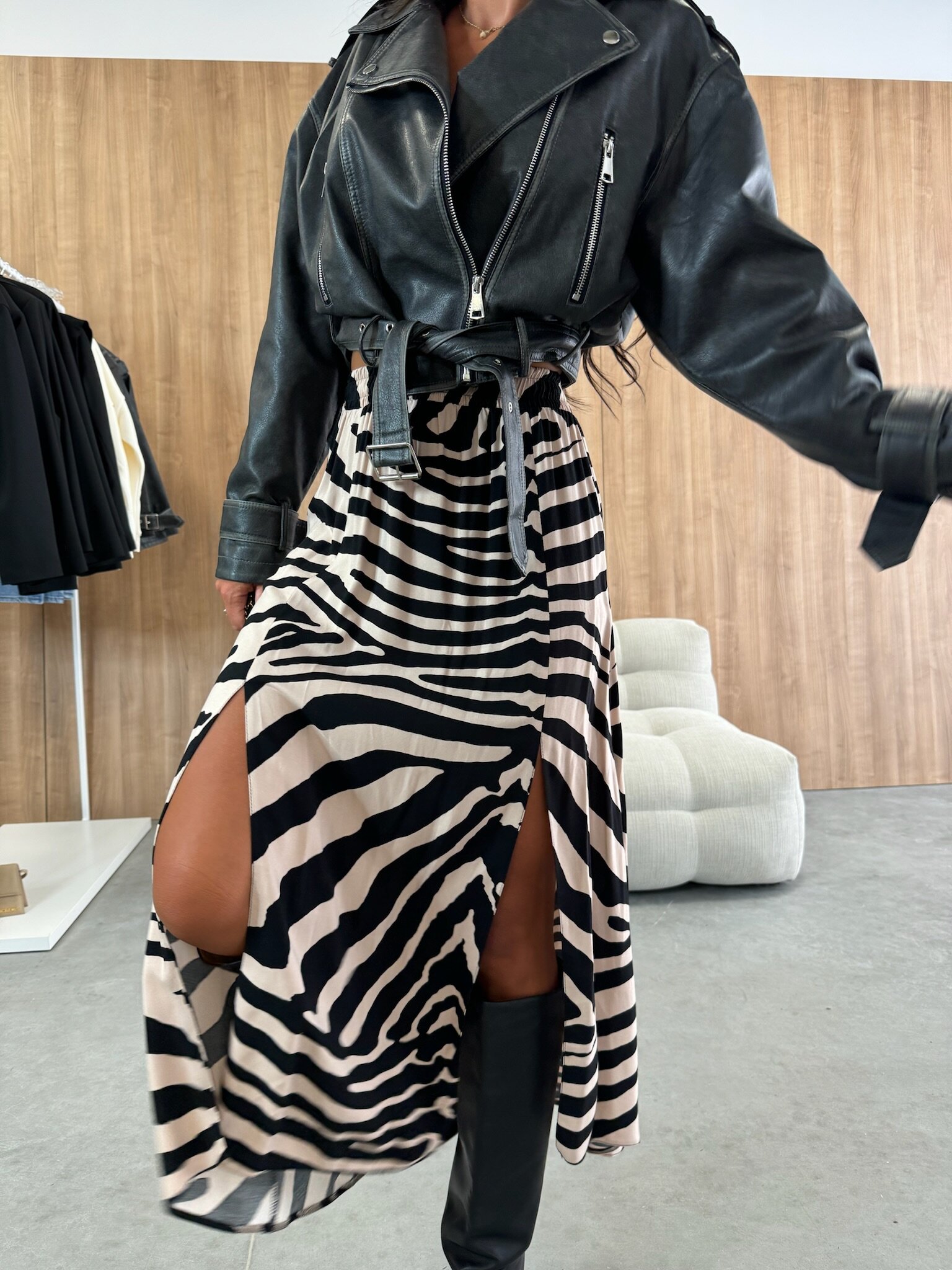 Jupe longue mi-mollet pour femme à imprimé léopard, taille haute, coupe trapèze fluide avec fente latérale, style décontracté chic streetwear