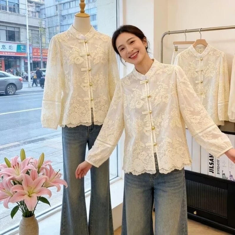 Chemise en dentelle pour femme avec broderie et boutons à nœuds