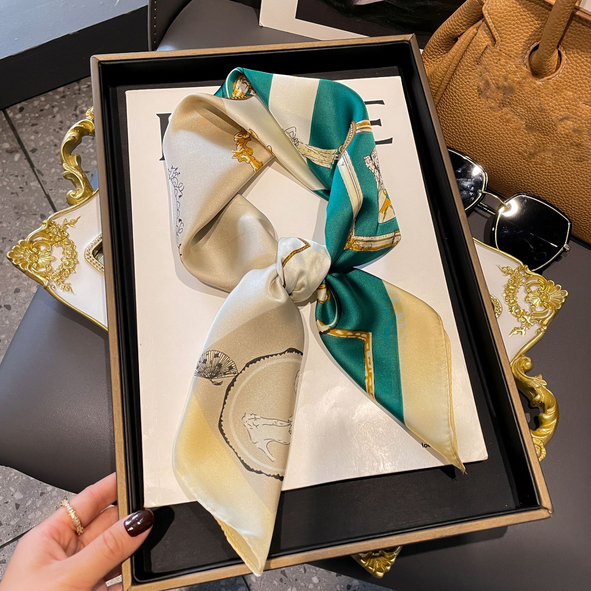 Foulard carré en soie pour femmes, Design de luxe, imprimé floral, Foulard en Satin doux, cravate, châle, bandeau, Hijab, cadeaux