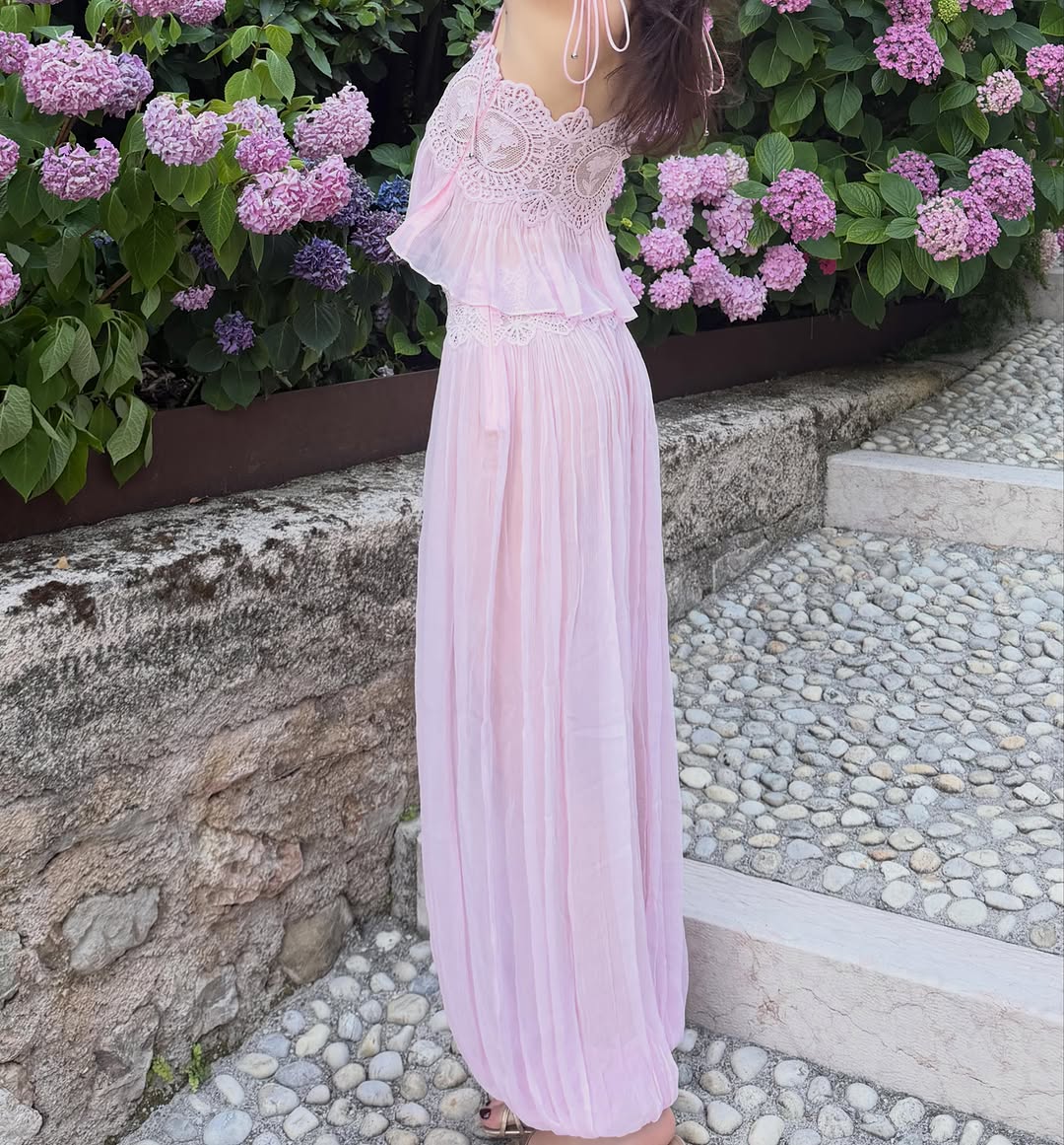 Ensemble deux pièces en dentelle pour femme : débardeur camisole transparent et pantalon jogger large – Tenue élégante avec détails en dentelle – Tendance