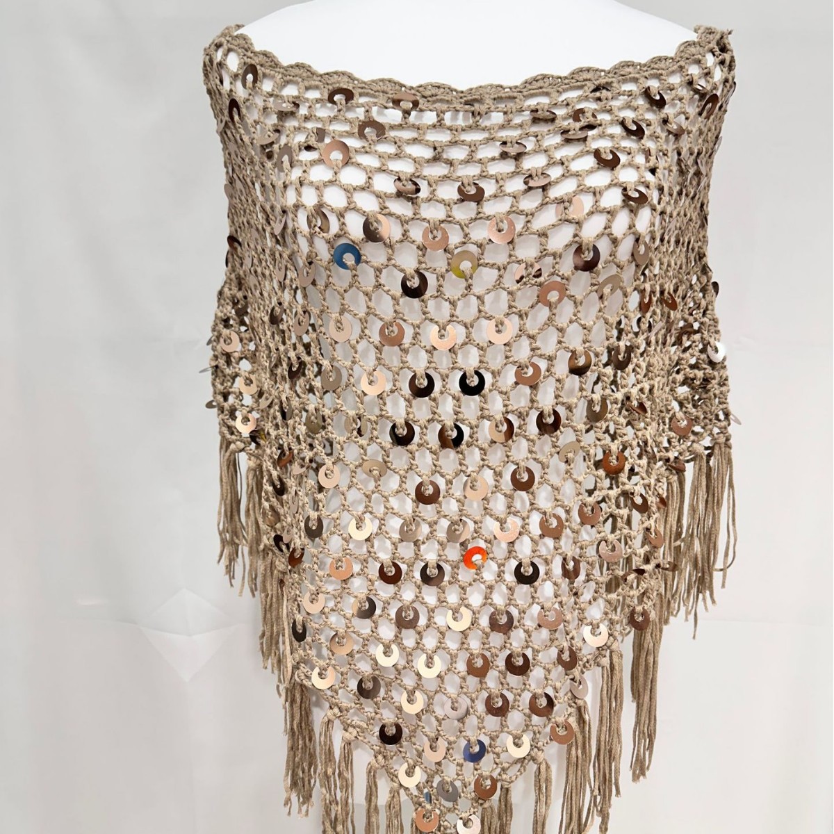 Poncho asymétrique en crochet orné de paillettes pour femme, avec franges, châle de plage, couverture pour vacances, haut tricoté à une épaule transparent