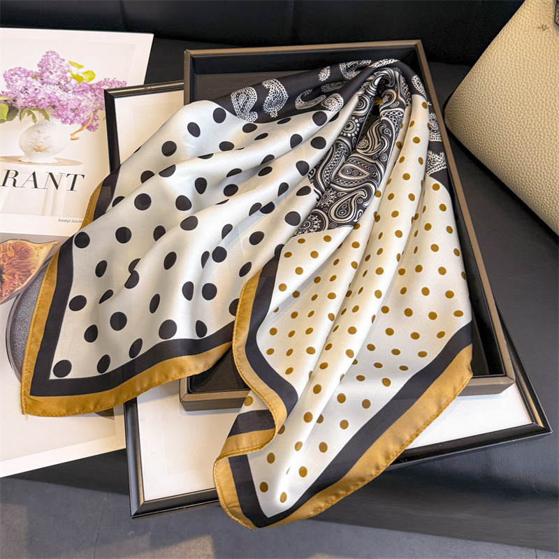 Écharpe de créateur, Hijab en soie, Châle pour femme, Bandana, Bandeau, Foulard à ruban, Foulard de tête, Foulard de cou, Mouchoir, Marques de luxe Femme