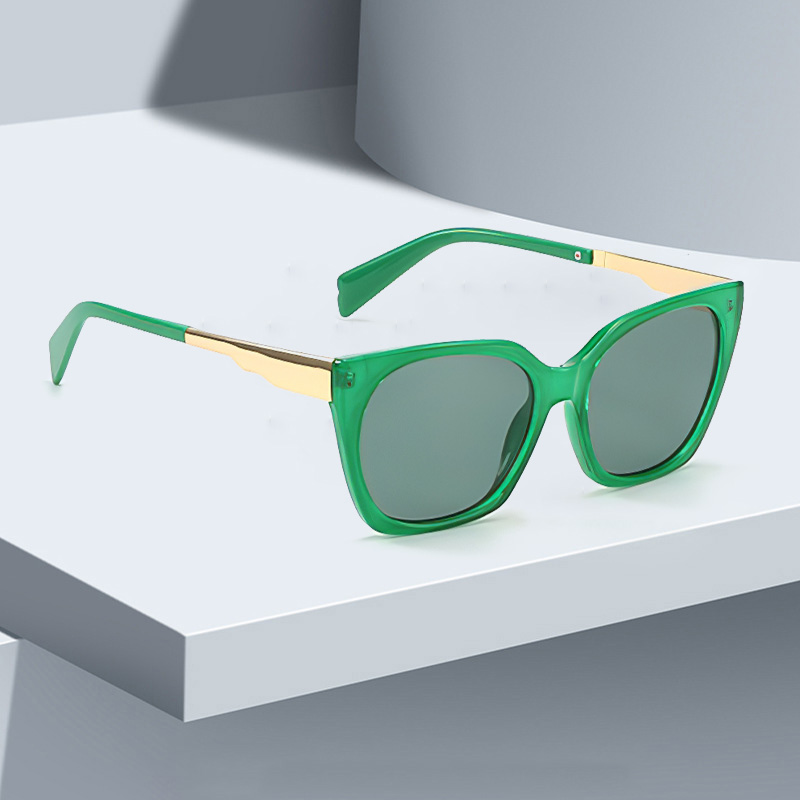 Lunettes de soleil Vintage pour femmes, à la mode, monture rouge éblouissante, motif vert doré, lentille luxueuse, décoration, lunettes pour femmes