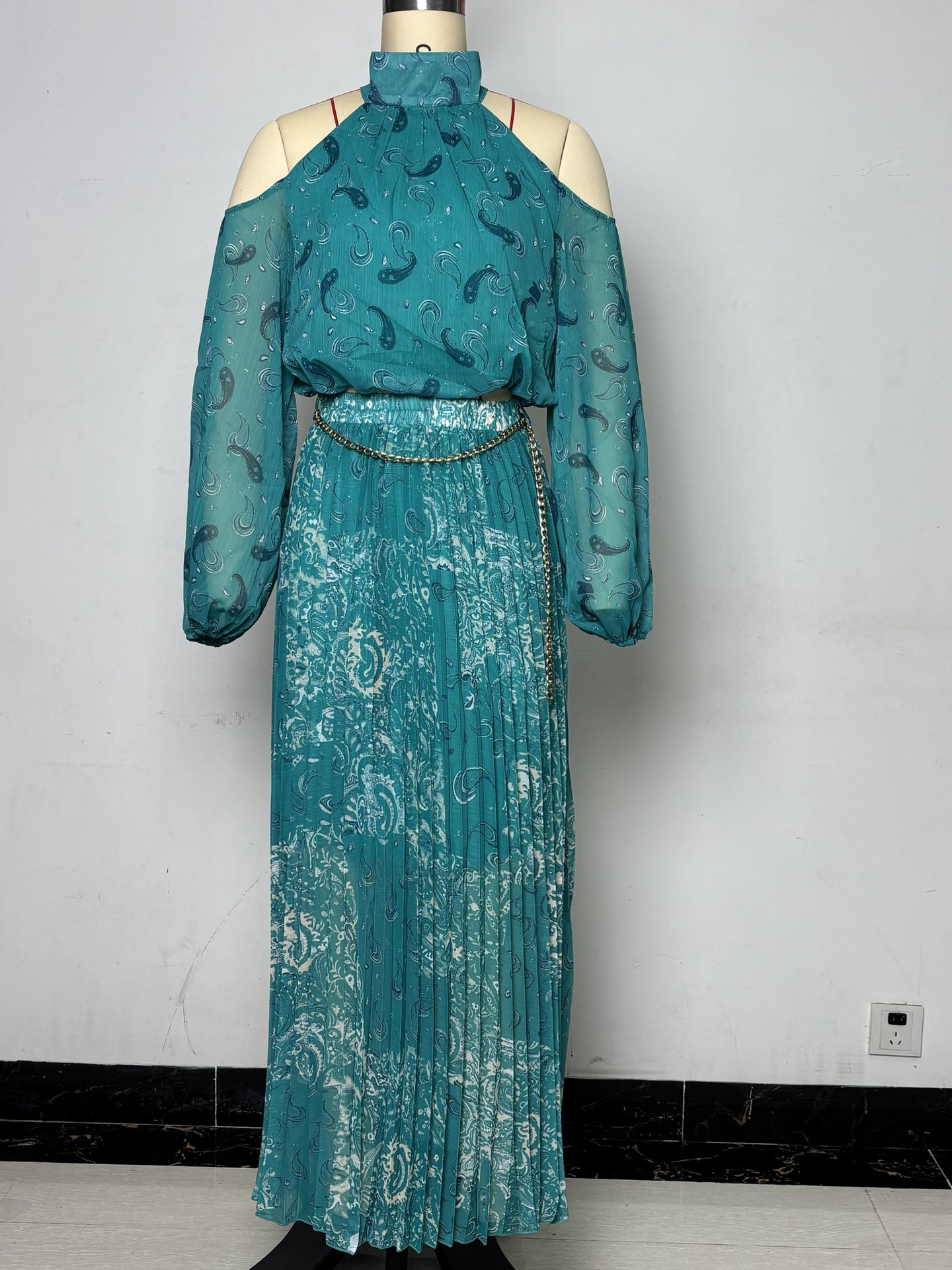 Haut court à manches longues à imprimé paisley et épaules dénudées + Jupes longues plissées, ensemble 2 pièces style bohème pour femmes, idéal pour les vacances