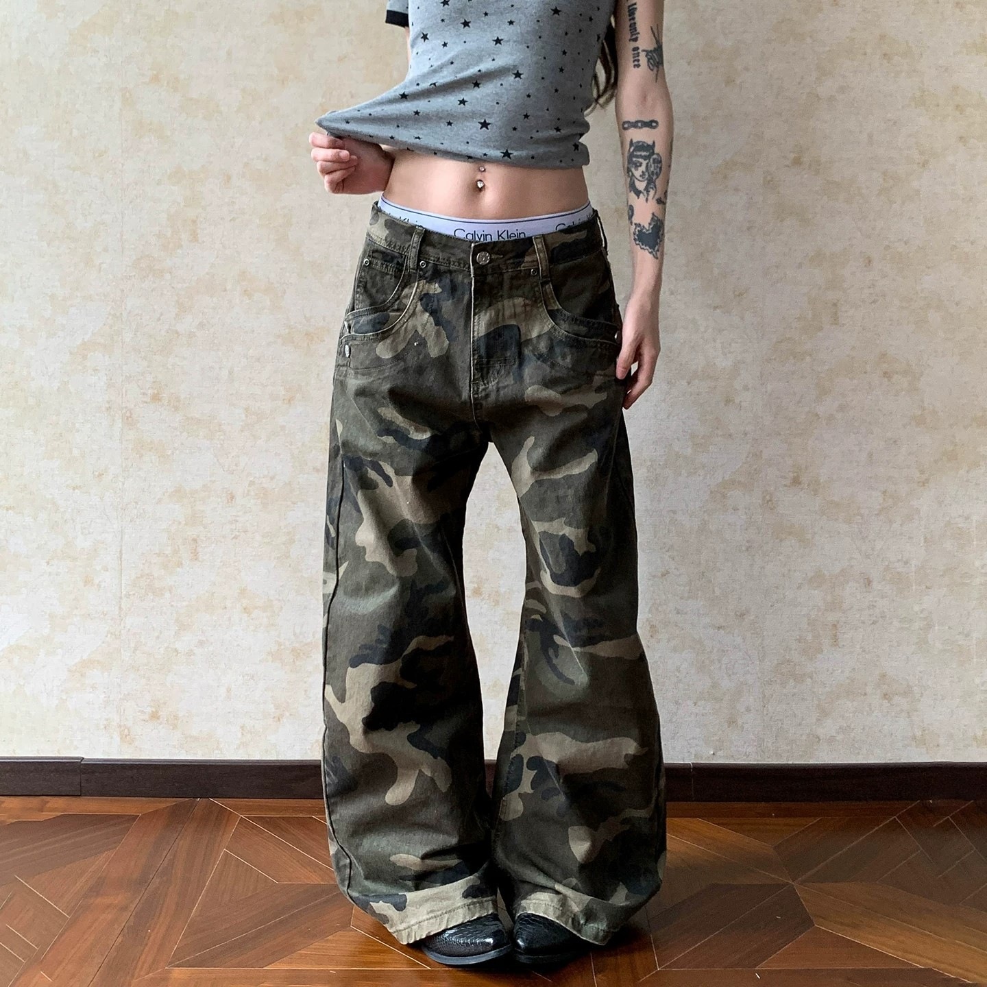 Pantalon Cargo Camouflage Homme Femme, Coupe Ample et Large, Style Vintage Streetwear Décontracté, avec Boucle Paris, Long