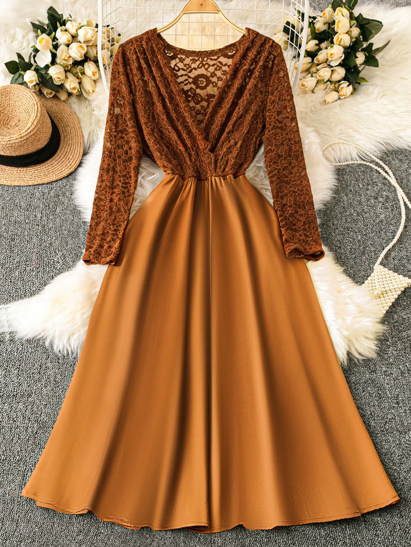 Robe élégante pour femmes grandes tailles, col surplis, corsage en dentelle, ourlet évasé, tenue maxi pour femmes printemps/automne
