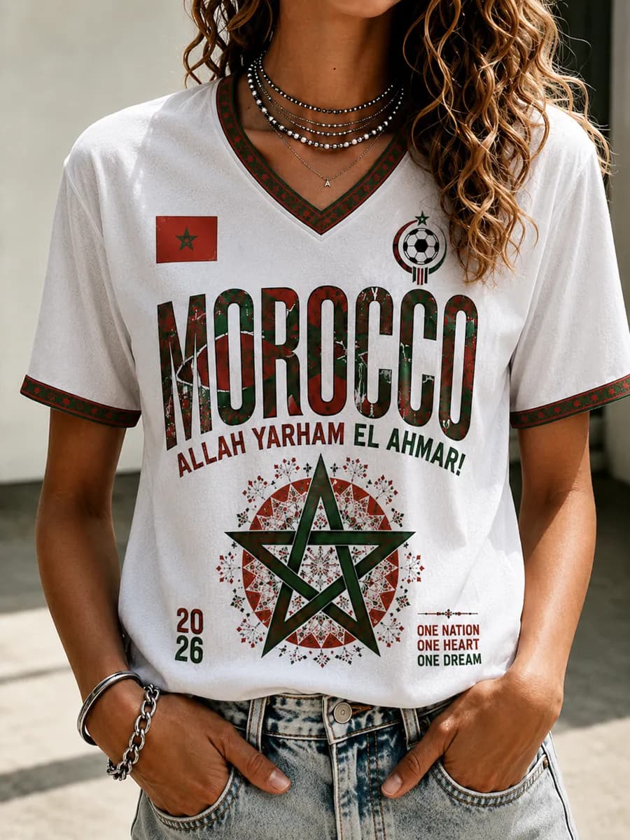 Nouveau maillot de football féminin du Maroc 2026, noir avec imprimé géométrique traditionnel et texte « MAROCCO », t-shirt décontracté à col en V