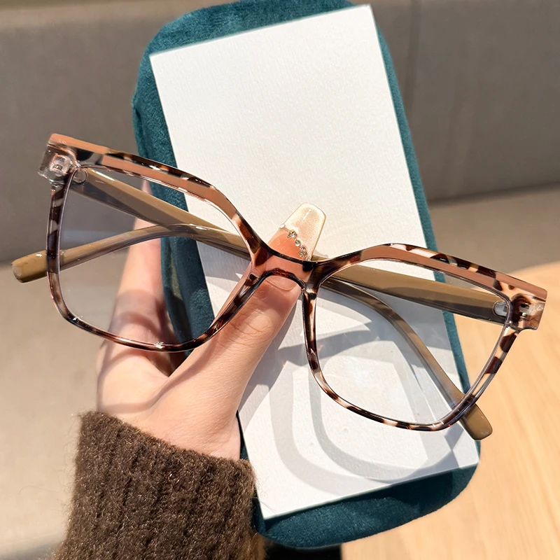 Lunettes de lecture rétro Ultra légères et neutres pour femmes, blocage de couleur, grand cadre, polyvalentes, Anti-lumière bleue, nouvelle mode