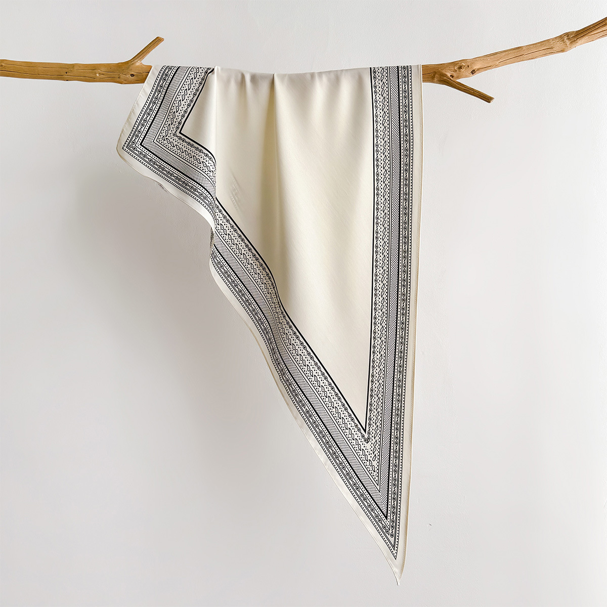 Écharpe triangulaire en sergé Stackable Wear, à nouer à la taille, de forme triangulaire, polyvalente, décorative, foulard, cravate, pour un style superposé élégant