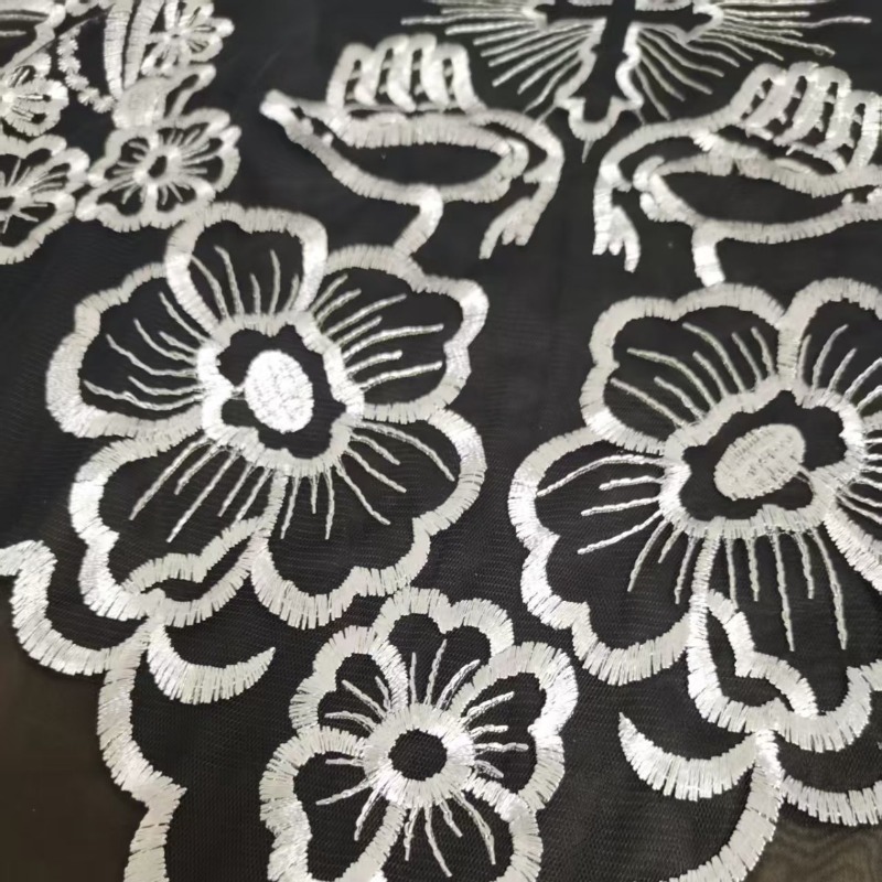 Nouveau foulard brodé best-seller noir, blanc, argent, or pour femme, idéal au quotidien et pour les séances photo