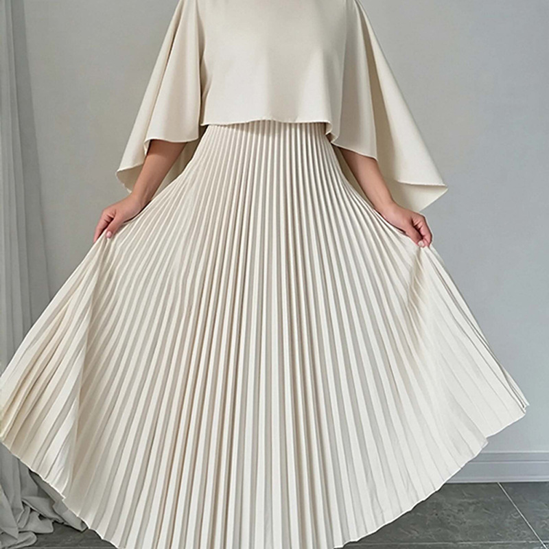 Robe longue plissée élégante à manches cape pour femme, col rond, couleur unie, coupe ample et fluide, idéale pour les fêtes et les mariages