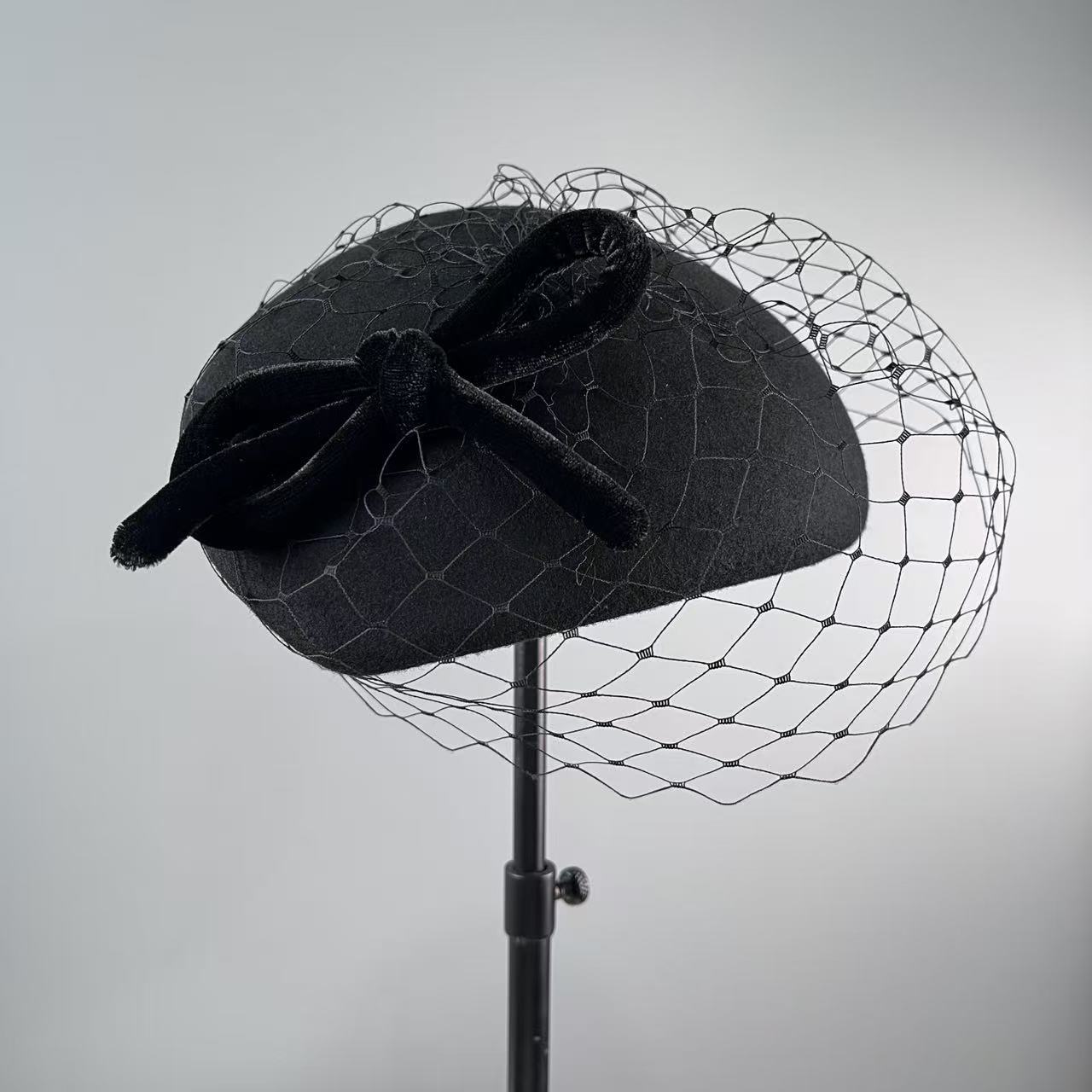 Femmes habillées chapeau fascinateur voile nœud papillon laine feutre béret pilulier chapeau fête de mariage Cocktail Occasion casque dames Fedora chapeau