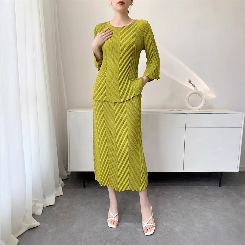 Miyake 2026 Nouveau costume pour femme, haut simple à manches longues, t-shirt décontracté, polyvalent, extensible, jupe mi-longue, ensemble 2 pièces pour le travail