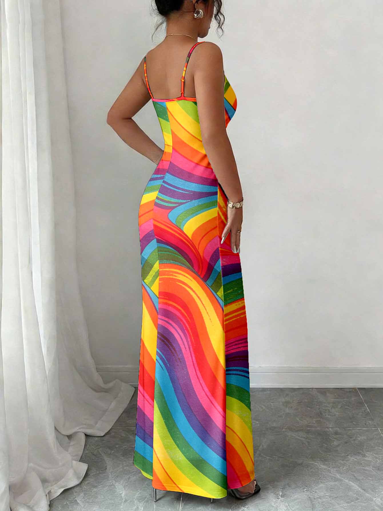 Jupe longue sexy en tissu lisse et confortable, élégante et amincissante, au style raffiné.