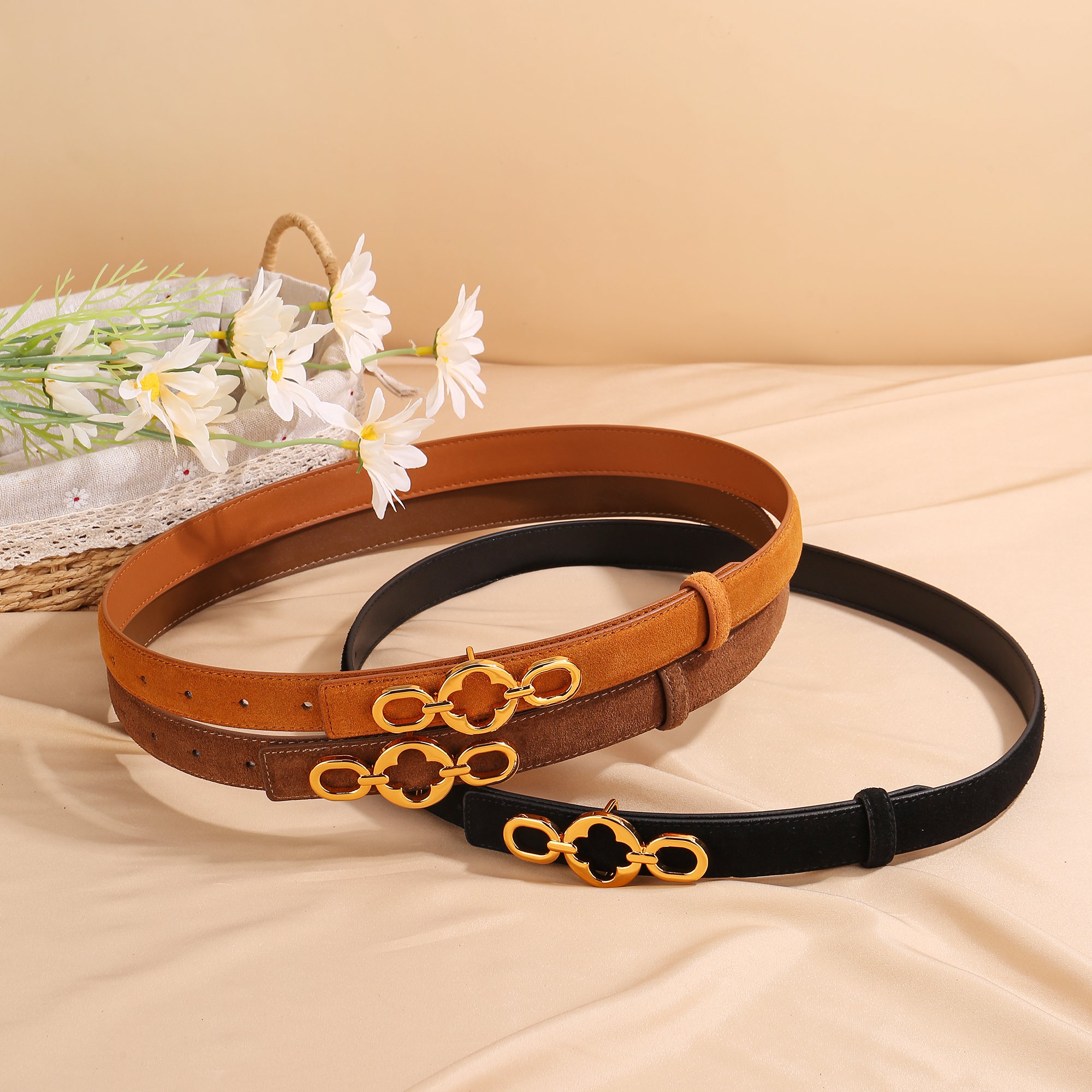 Ceinture classique en cuir pour femmes, avec boucle dorée, idéale pour les robes, les jeans et les manteaux