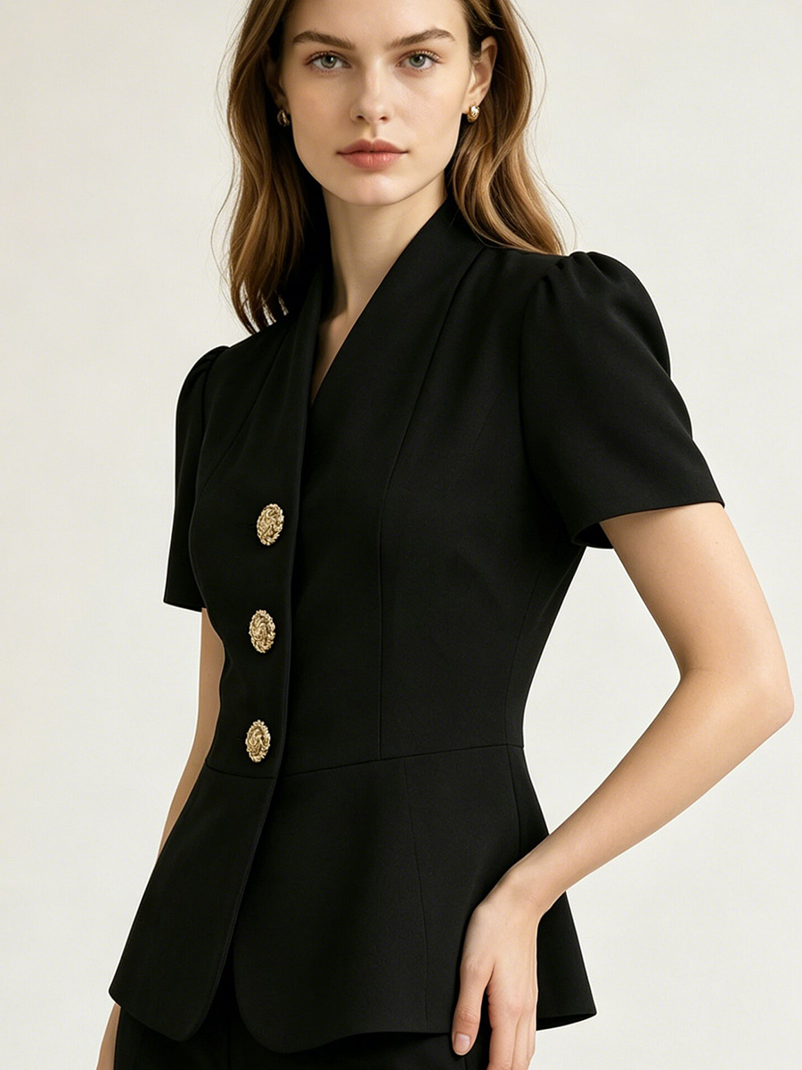 Chemise LIMO avec boutons dorés, manches bouffantes et coupe ajustée pour un style chic au bureau.