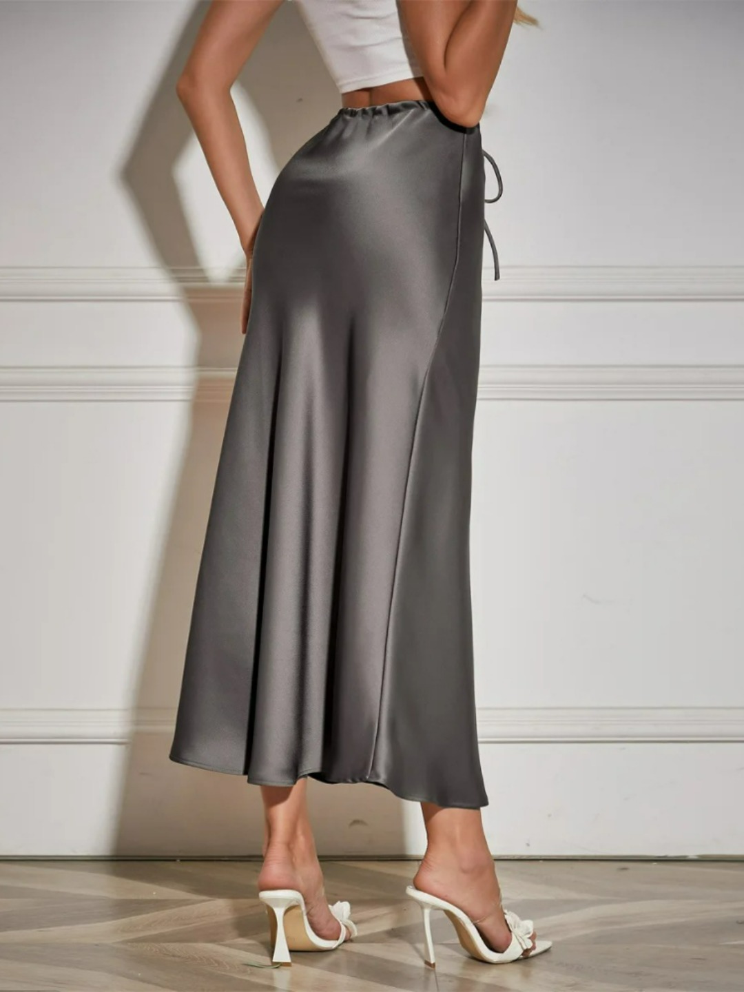 Jupe longue en satin couleur unie pour femme, taille haute, à lacets, élégante et tendance, collection Printemps-Été 2026, style luxe léger