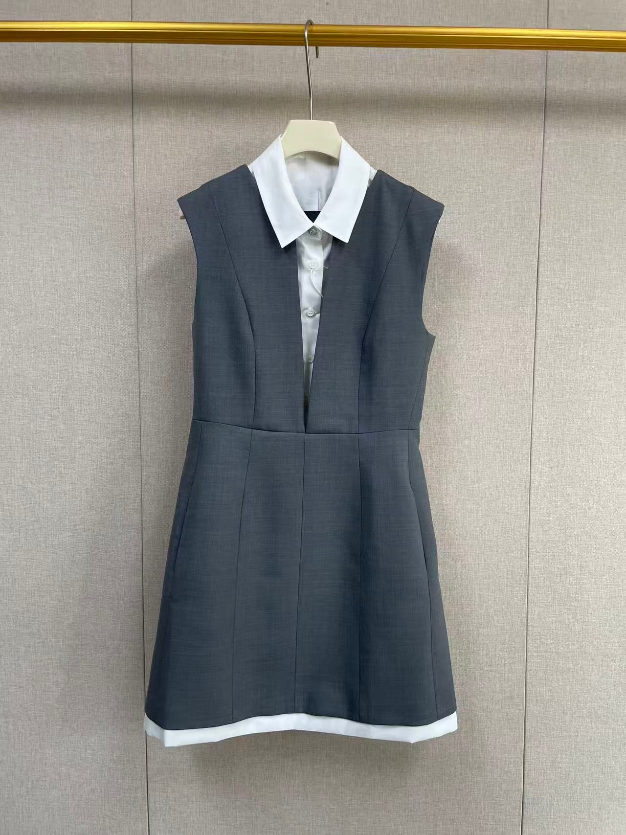 Robe Courte Sans Manches Cintrée Grise Contrastante pour Femme ou Gilet Simple Boutonnage Col V ou Jupe Évasée Nouvelle Collection Printemps 2026