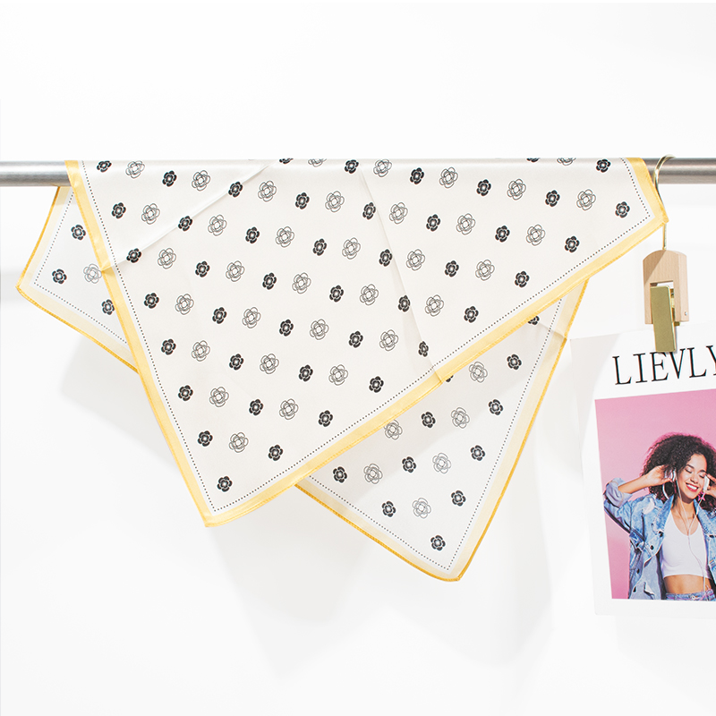 Foulard carré 100 % soie de mûrier pour femme, 53x53 cm, imprimé camélia, bandana polyvalent, accessoire de mode pour toutes les saisons