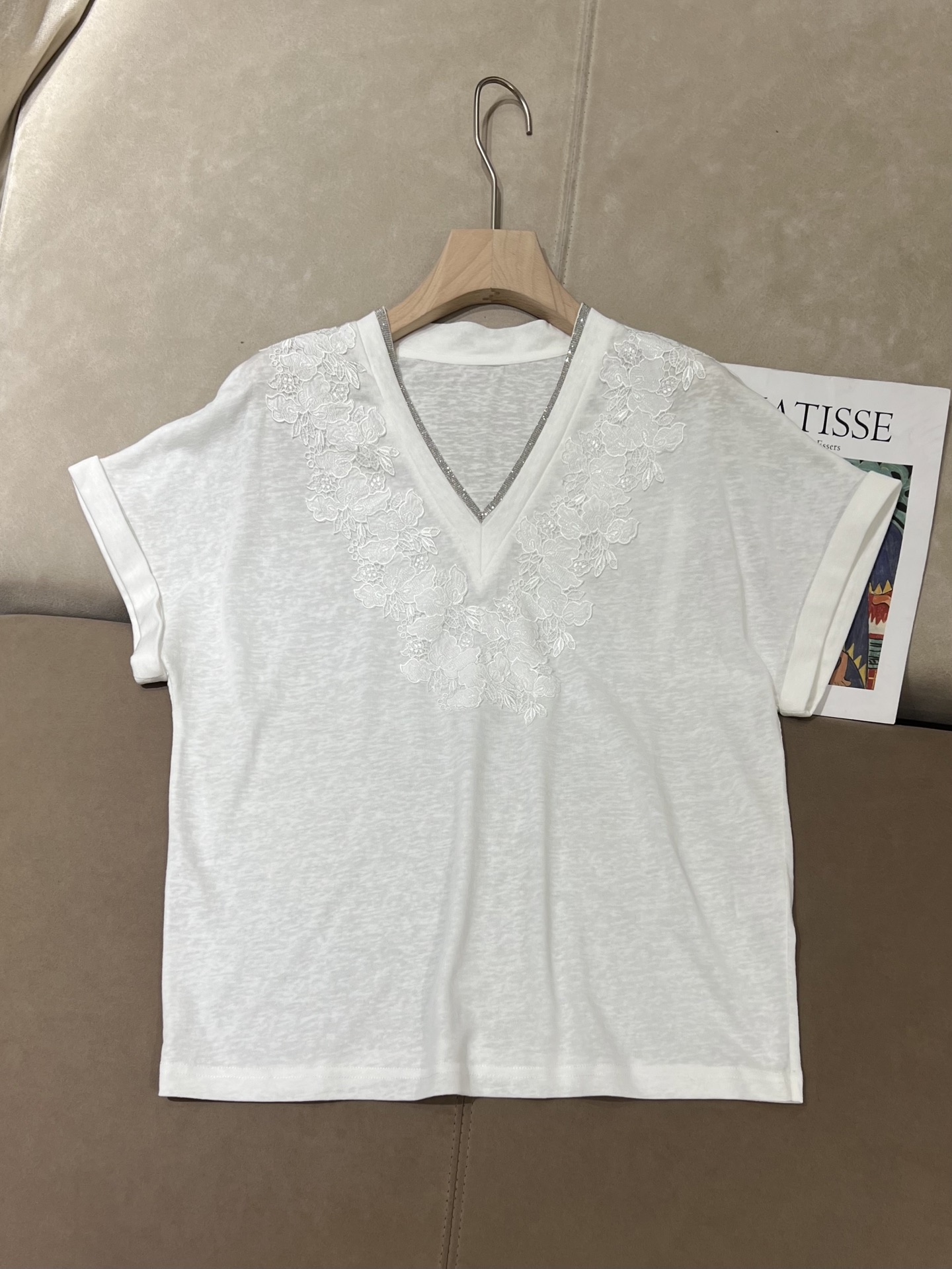 Nouveauté été 2026 : T-shirt en soie et coton brodé pour femme