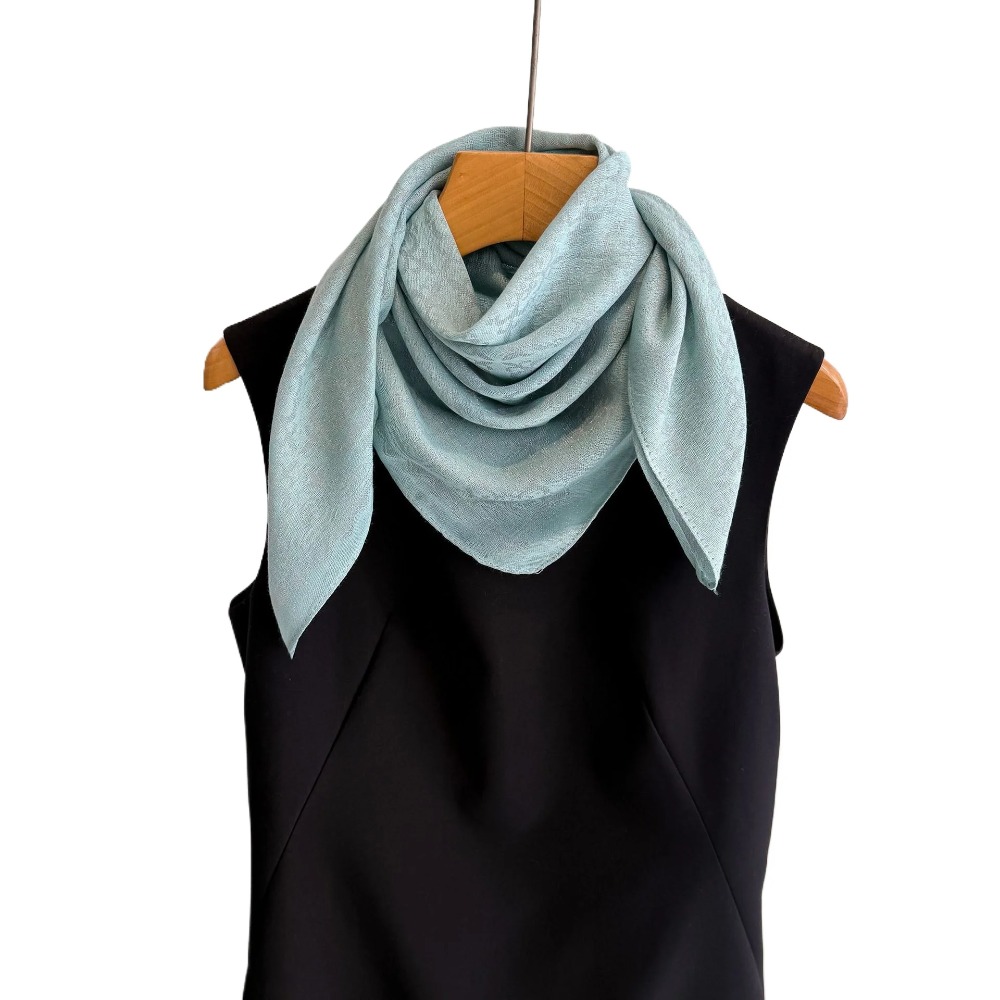 Nouvelle écharpe de mode printemps-été, simple et polyvalente, châle pour femme au style raffiné, léger et respirant en soie.