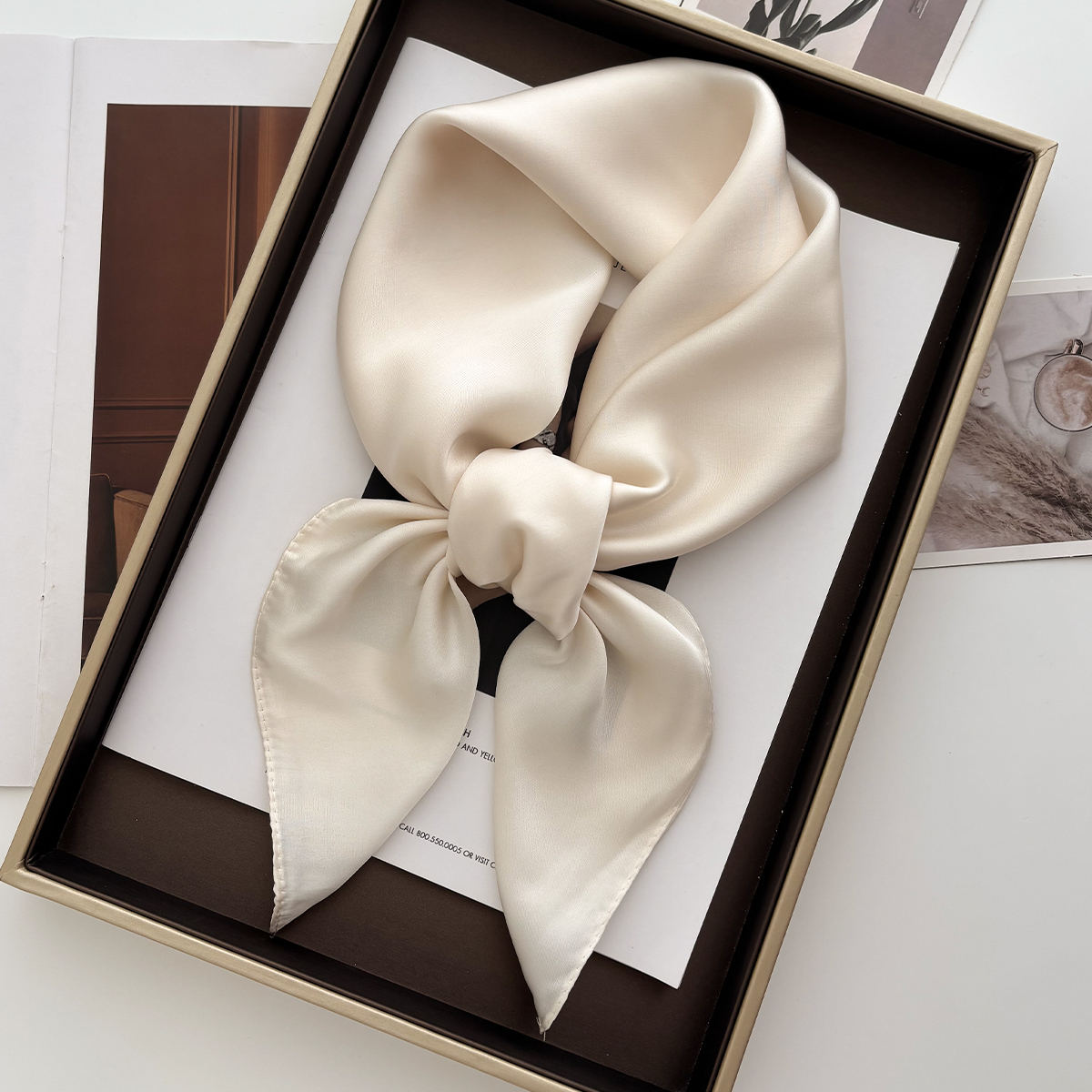 Petit foulard carré en Satin doux de 70cm, imprimé géométrique, Protection du cou, écharpe chauffe-cou polyvalente à la mode