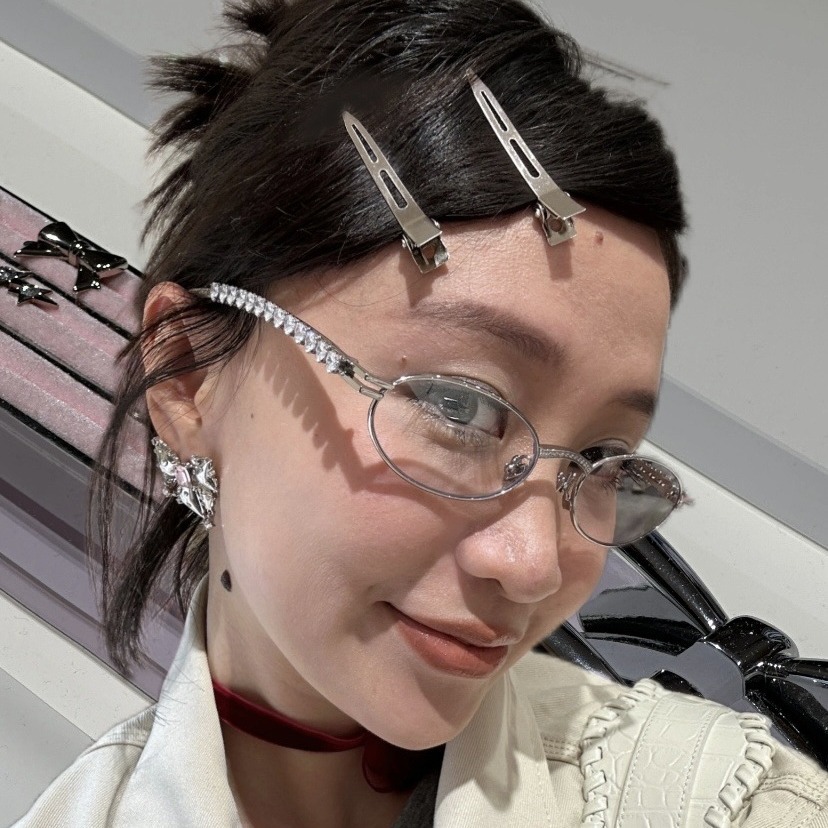 2025 nouvelle mode Cool femme en acier inoxydable cadre ovale lunettes élégant coeur diamants Simple plaine dame lunettes pour femmes filles