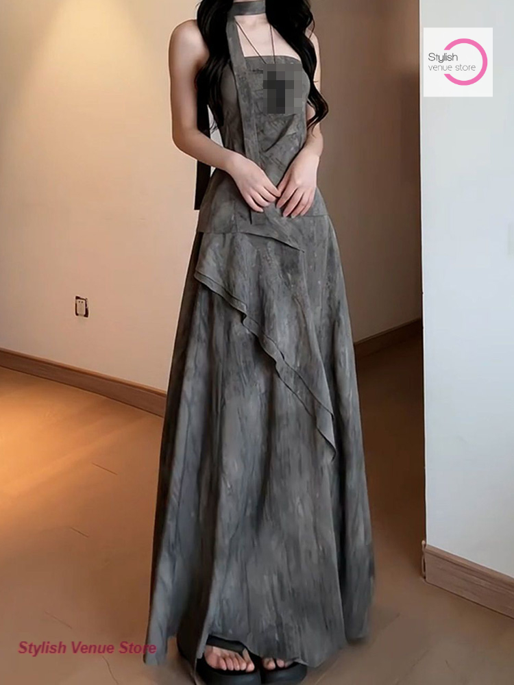 Ensemble deux pièces gris à col tubulaire style plissé français, jupe et haut, pour femme, nouvelle collection printemps-été, élégant et décontracté.