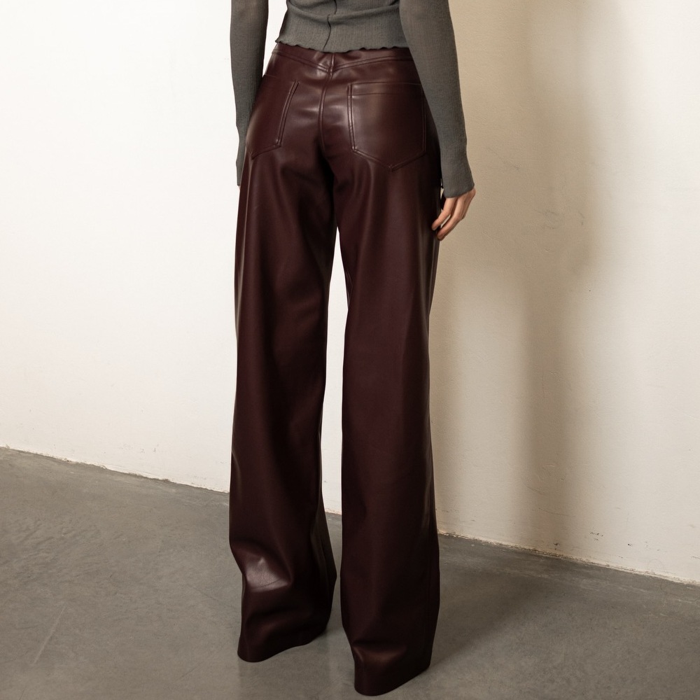 Pantalon décontracté en cuir rouge pour femme, coupe large, avec poches, style streetwear, marron, noir, bordeaux, nouvelle collection automne 2026