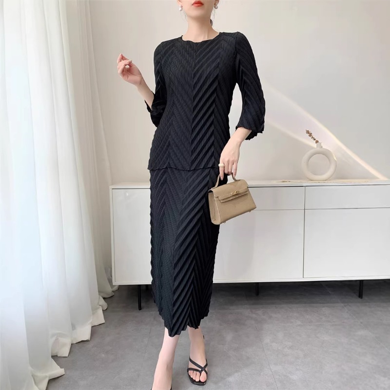 Miyake 2026 Nouveau costume pour femme, haut simple à manches longues, t-shirt décontracté, polyvalent, extensible, jupe mi-longue, ensemble 2 pièces pour le travail
