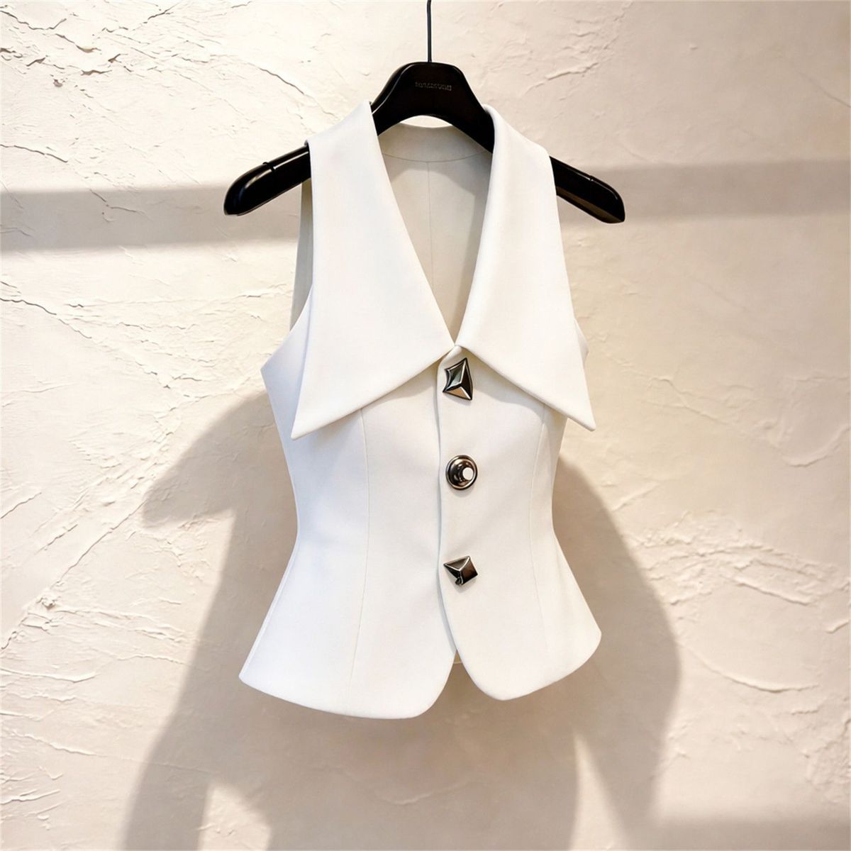 Vêtement féminin : Gilet d'été 2026 sans manches à simple boutonnage, style français, polyvalent