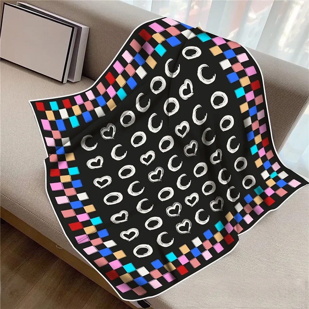 Nouvelle couleur assortie Plaid amour petit C femmes sergé soie crème solaire châle grand foulard carré foulard en gros