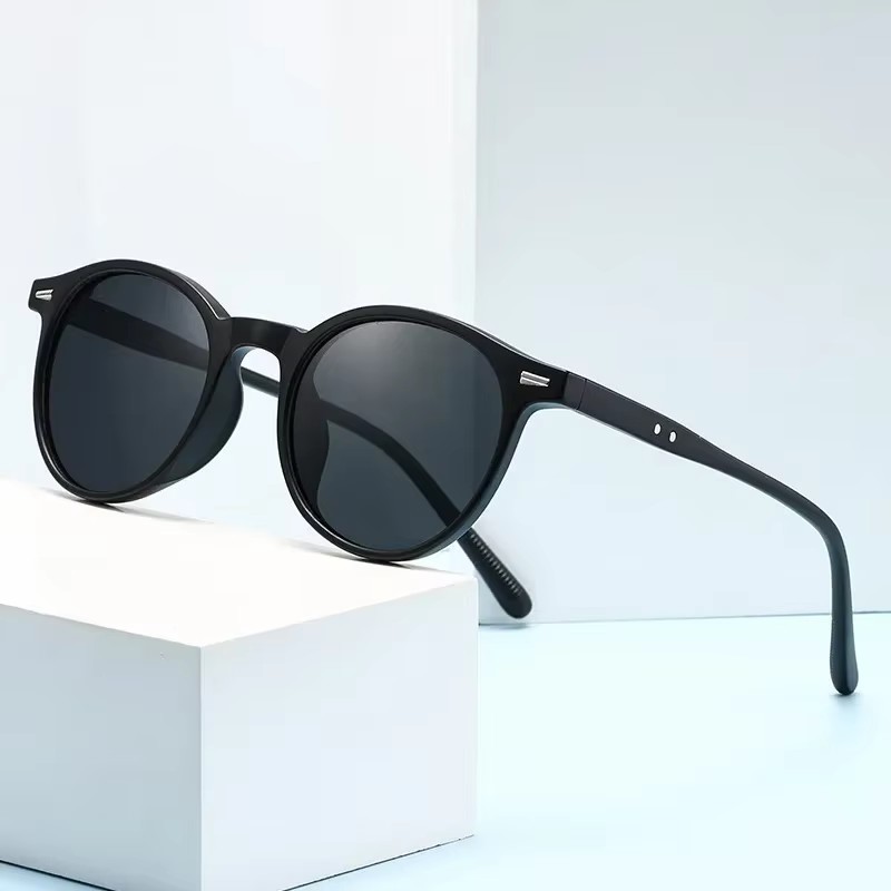 Lunettes de soleil rondes classiques pour hommes et femmes – Monture noire avec accent argenté, verres polarisés UV400, lunettes de soleil de style rétro vintage