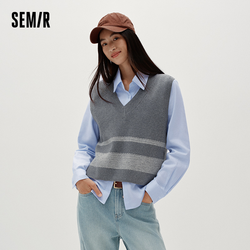 Chemise d'hiver pour femmes Semir, rayée, col en V, tissu brossé, design minimaliste, ensemble deux pièces, nouvelle collection hiver 2026, pour usage quotidien.
